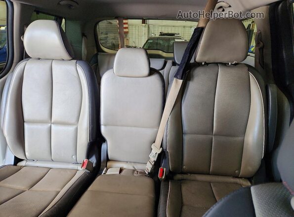KNDMB5C10J6375138 2018 KIA SEDONA Blue Widok tylnych siedzeń