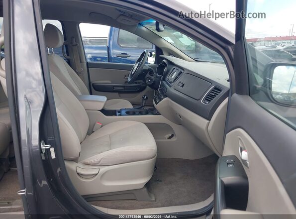 KNDMB5C11G6200938 2016 KIA SEDONA Gray Front interior view