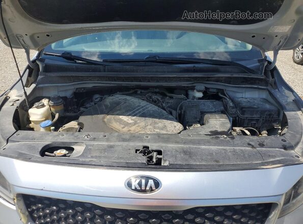 KNDMB5C11H6266522 2017 KIA SEDONA Silver Widok komory silnika