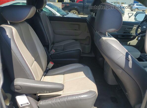 KNDMB5C11H6266522 2017 KIA SEDONA Silver Widok wnętrza z tyłu