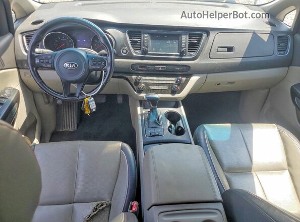 KNDMB5C11H6266522 2017 KIA SEDONA Silver Widok deski rozdzielczej