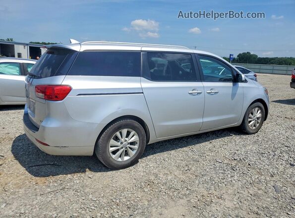 KNDMB5C11H6266522 2017 KIA SEDONA Silver Tył prawy