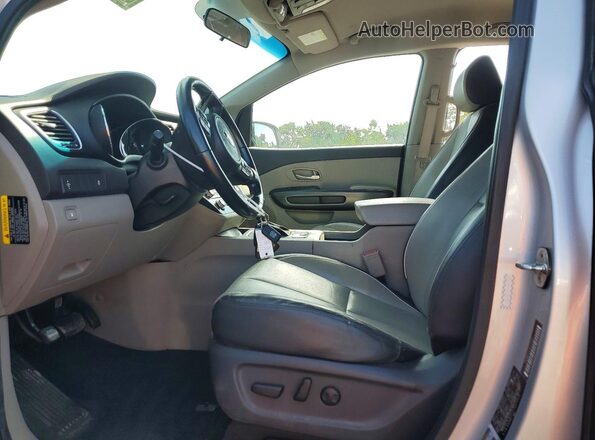 KNDMB5C11J6372524 2018 KIA SEDONA Silver Սալոնի դիմացի տեսք