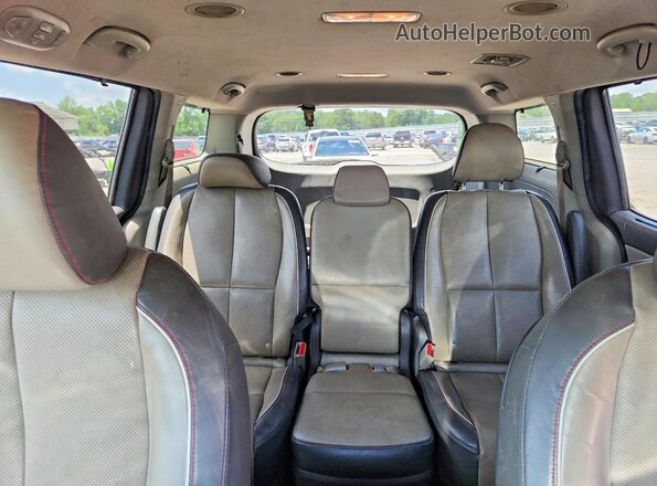 KNDMB5C11J6425383 2018 KIA SEDONA Black Vista de los asientos traseros