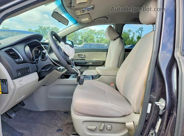 KNDMB5C11K6540678 2019 KIA SEDONA Charcoal Widok wnętrza z przodu