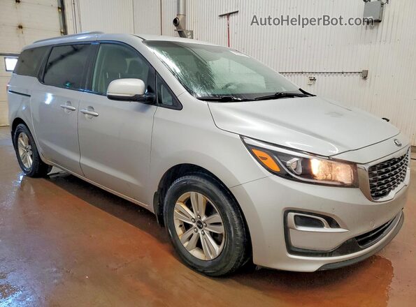 KNDMB5C11L6654391 2020 KIA SEDONA Серебряный Передняя правая четверть