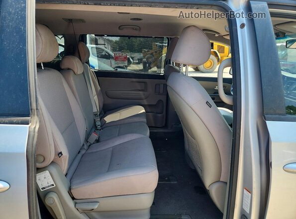 KNDMB5C12G6083709 2016 KIA SEDONA Silver უკანა სალონის ხედი