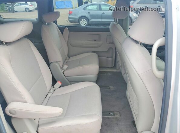 KNDMB5C12G6212905 2016 KIA SEDONA Silver Widok tylnych siedzeń