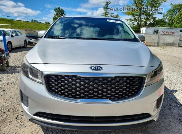 KNDMB5C12J6368076 2018 KIA SEDONA Silver Вид спереду