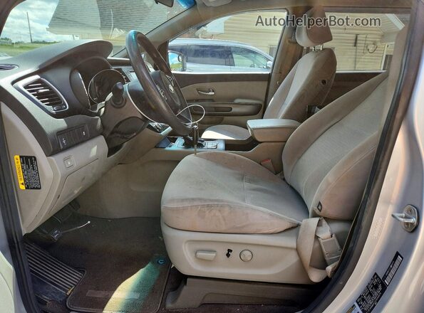 KNDMB5C12J6368076 2018 KIA SEDONA Silver Вид салону спереду