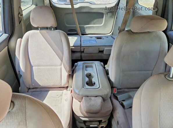 KNDMB5C12J6368076 2018 KIA SEDONA Silver Вид задніх сидінь