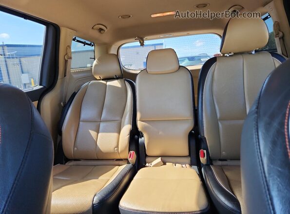 KNDMB5C13H6267431 2017 KIA SEDONA Бордовый Вид задних сидений