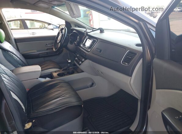 KNDMB5C13H6270314 2017 KIA SEDONA Brown Front interior view