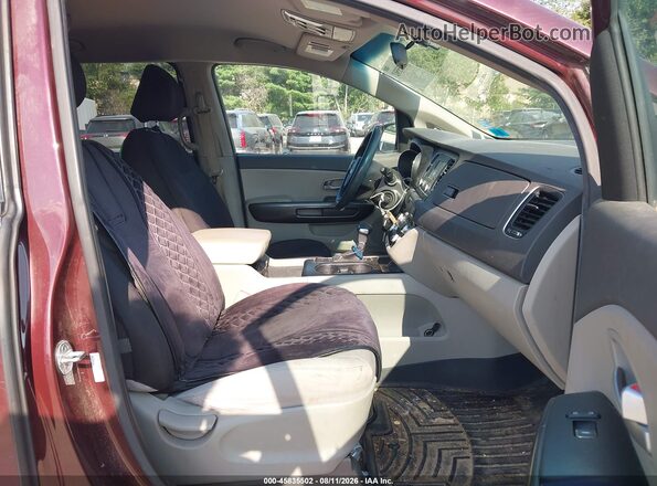 KNDMB5C13J6348595 2018 KIA SEDONA Maroon Widok wnętrza z przodu