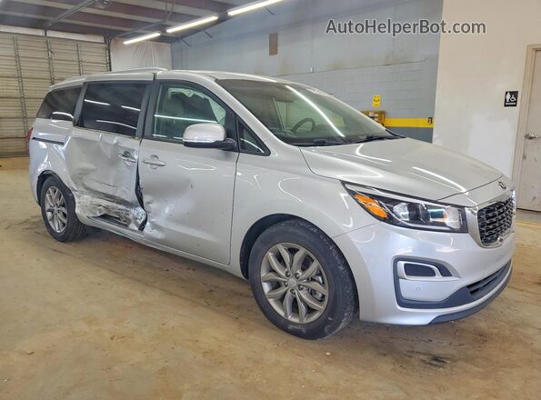 KNDMB5C13M6662199 2021 KIA SEDONA Silver Delantero derecho