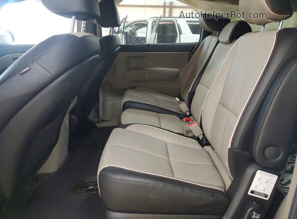 KNDMB5C13M6662199 2021 KIA SEDONA Silver Vista interior trasera