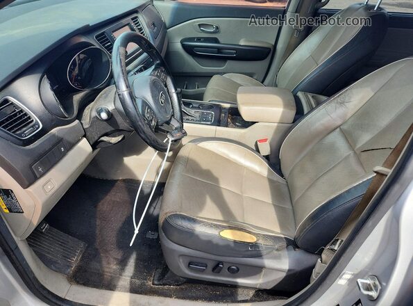 KNDMB5C14H6251898 2017 KIA SEDONA Silver Вид салону спереду