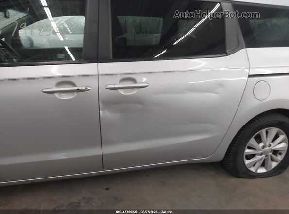 KNDMB5C14H6279720 2017 KIA SEDONA Серебряный Вид спереди