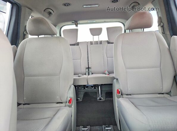KNDMB5C15G6202823 2016 KIA SEDONA Silver Widok tylnych siedzeń