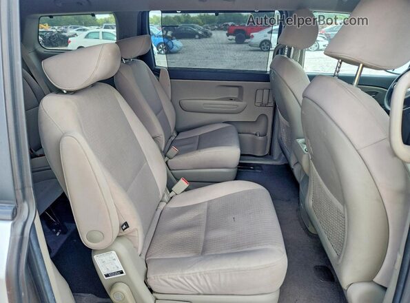 KNDMB5C15G6202823 2016 KIA SEDONA Silver Widok wnętrza z tyłu