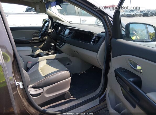 KNDMB5C15H6314250 2017 KIA SEDONA Brown Вид салону спереду