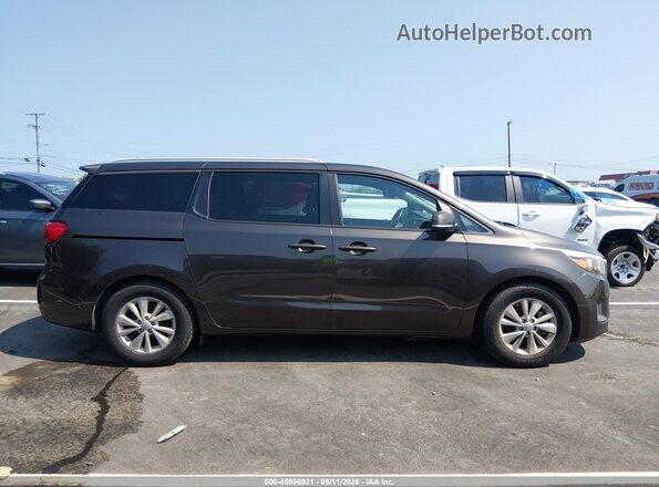 KNDMB5C15H6314250 2017 KIA SEDONA Brown Вид задньої частини салону