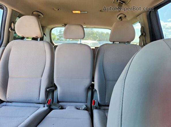 KNDMB5C15J6354415 2018 KIA SEDONA Blue Widok tylnych siedzeń