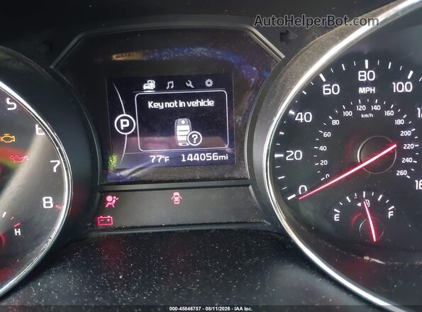 KNDMB5C15J6376396 2018 KIA SEDONA White Vista de los asientos traseros