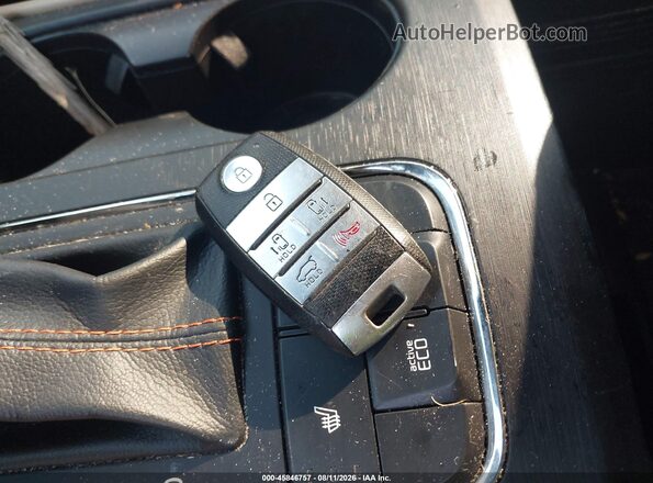 KNDMB5C15J6376396 2018 KIA SEDONA White Vista del salpicadero