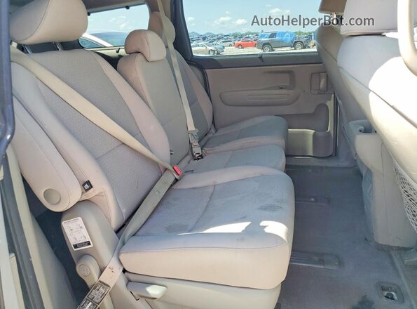 KNDMB5C16G6192366 2016 KIA SEDONA Silver Rear interior view