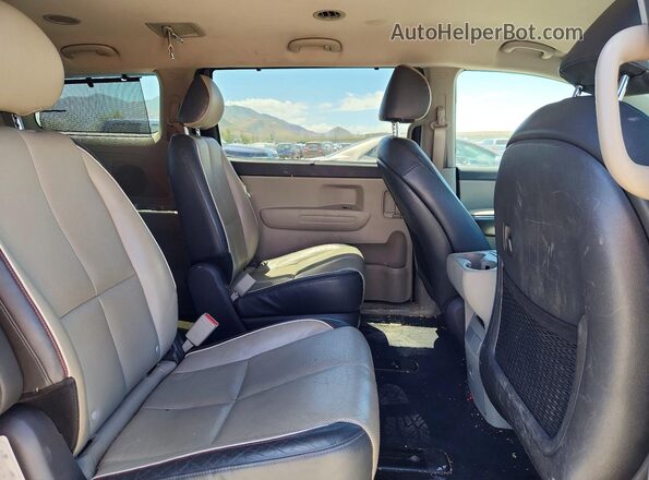 KNDMB5C16H6251269 2017 KIA SEDONA Gray Rear interior view