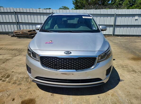 KNDMB5C16H6281923 2017 KIA SEDONA Silver Դիմացի տեսք