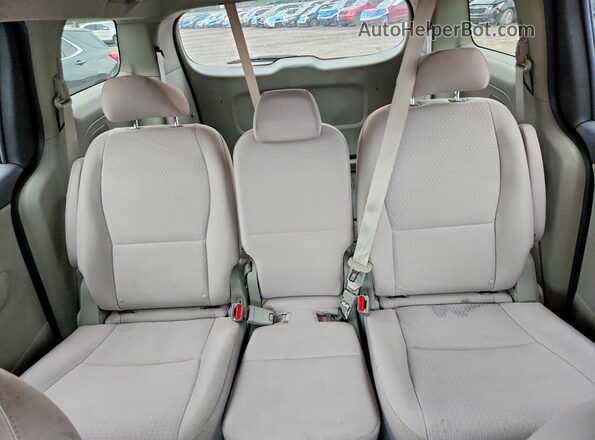 KNDMB5C16J6348607 2018 KIA SEDONA Коричневый Вид задних сидений