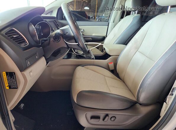 KNDMB5C17H6313102 2017 KIA SEDONA Silver Vista interior delantera
