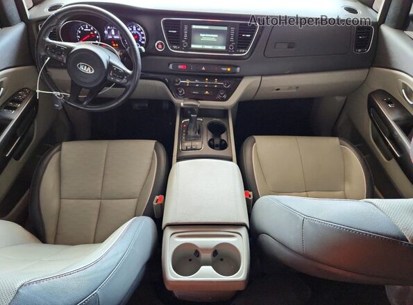 KNDMB5C17H6313102 2017 KIA SEDONA Silver Vista del salpicadero