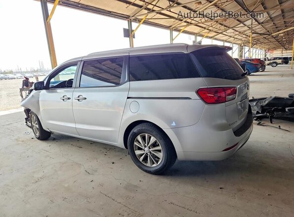 KNDMB5C17H6313102 2017 KIA SEDONA Silver Trasero izquierdo