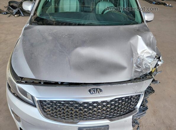 KNDMB5C17H6313102 2017 KIA SEDONA Silver Vista del compartimento del motor