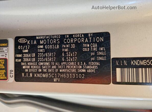 KNDMB5C17H6313102 2017 KIA SEDONA Silver Vista de la etiqueta del VIN