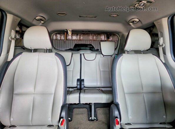 KNDMB5C17H6313102 2017 KIA SEDONA Silver Vista de los asientos traseros