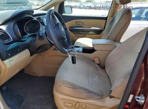KNDMB5C17J6397394 2018 KIA SEDONA Burgundy Widok wnętrza z przodu