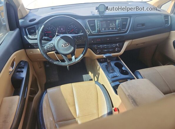 KNDMB5C18H6266842 2017 KIA SEDONA Gold Dashboard view