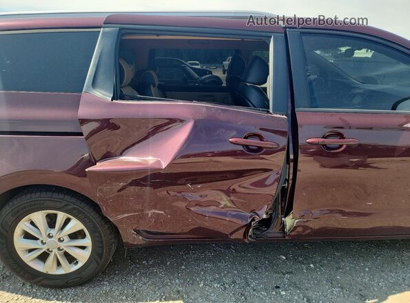 KNDMB5C18H6327588 2017 KIA SEDONA Maroon Vista interior trasera