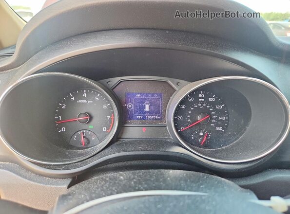 KNDMB5C18H6327588 2017 KIA SEDONA Maroon Vista del cuadro de instrumentos
