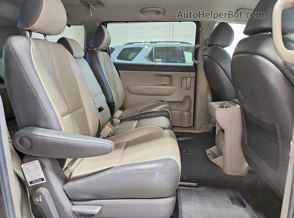 KNDMB5C18H6340101 2017 KIA SEDONA Gray Vista interior trasera