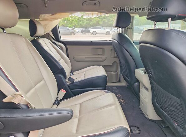 KNDMB5C18K6512263 2019 KIA SEDONA White უკანა სალონის ხედი