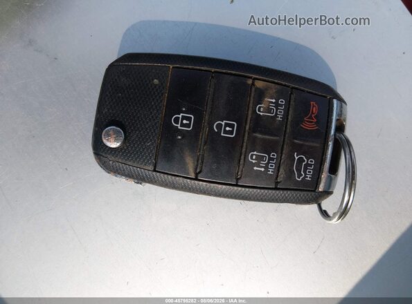KNDMB5C19G6095193 2016 KIA SEDONA Red Widok deski rozdzielczej