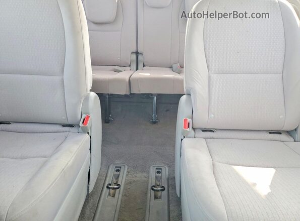 KNDMB5C19G6096716 2016 KIA SEDONA Blue Rear seats view