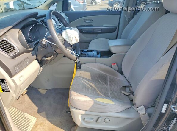 KNDMB5C19G6096716 2016 KIA SEDONA Blue Front interior view