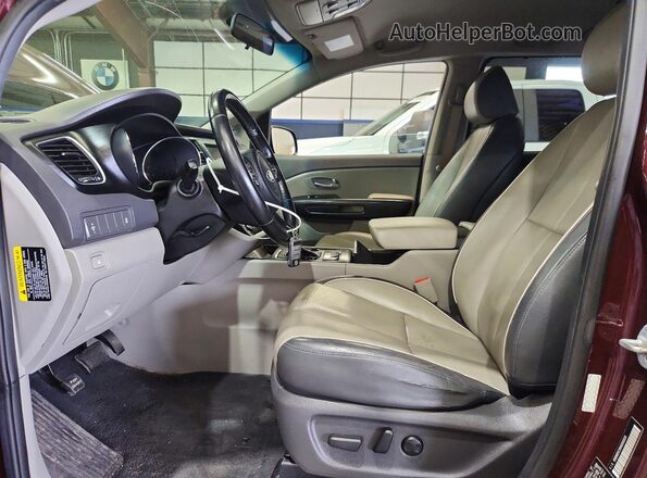 KNDMB5C19H6333335 2017 KIA SEDONA Maroon Вид салону спереду