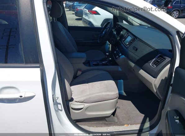 KNDMB5C19K6567434 2019 KIA SEDONA White Vista interior delantera